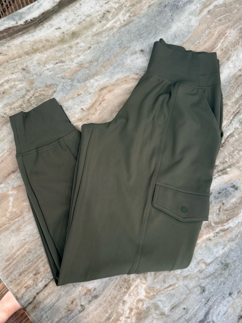 Women’s ATHLETA Venice High Rise cargo jogger- moss green. Size Small - Picture 5 of 12